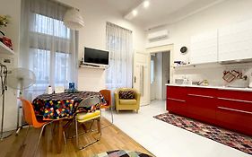 Rainbow Pearl Apartment At St Stephen' S Basilica