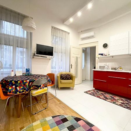 Rainbow Pearl Apartment At St Stephen' S Basilica Budapest Esterno foto