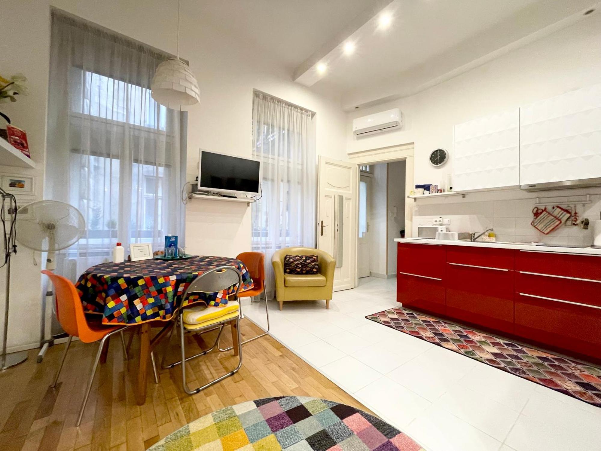 Rainbow Pearl Apartment At St Stephen' S Basilica Budapest Esterno foto