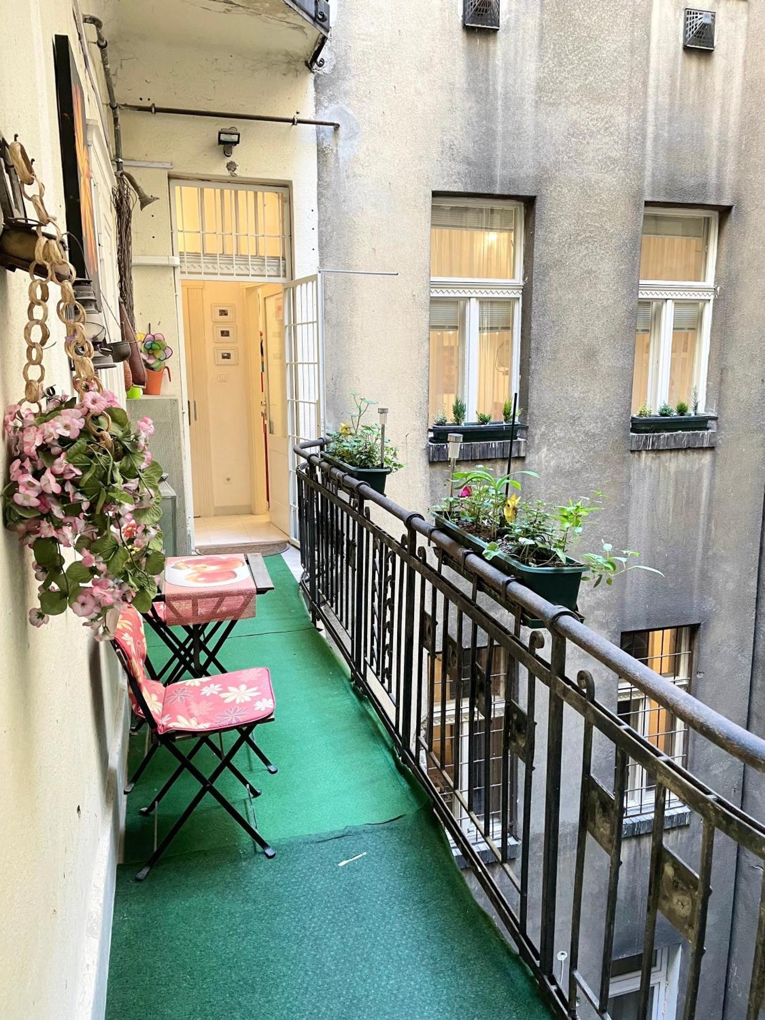 Rainbow Pearl Apartment At St Stephen' S Basilica Budapest Esterno foto