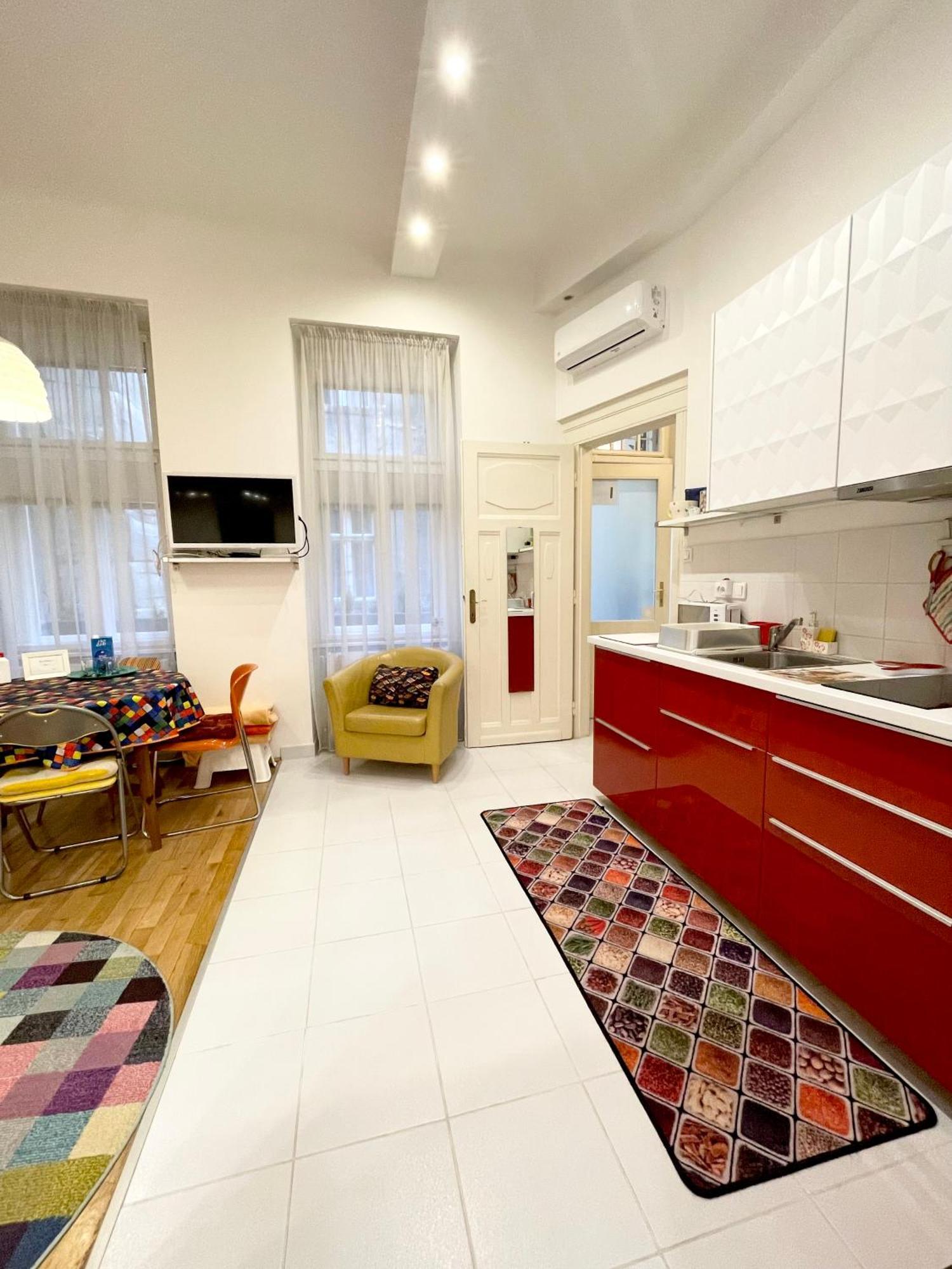 Rainbow Pearl Apartment At St Stephen' S Basilica Budapest Esterno foto