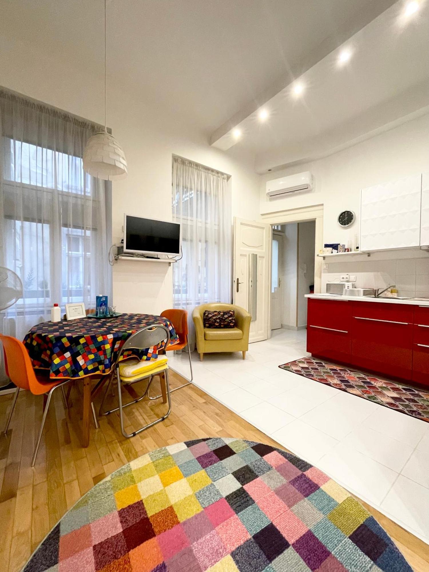 Rainbow Pearl Apartment At St Stephen' S Basilica Budapest Esterno foto